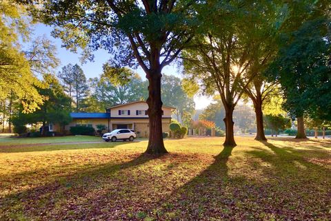 Photo of 544 PETERSON LAKE RD, Collierville, TN 38017 (MLS # 10219618)