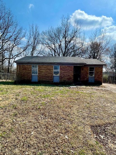 Photo of 185 VERNELLE AVE, Memphis, TN 38109 (MLS # 10216527)