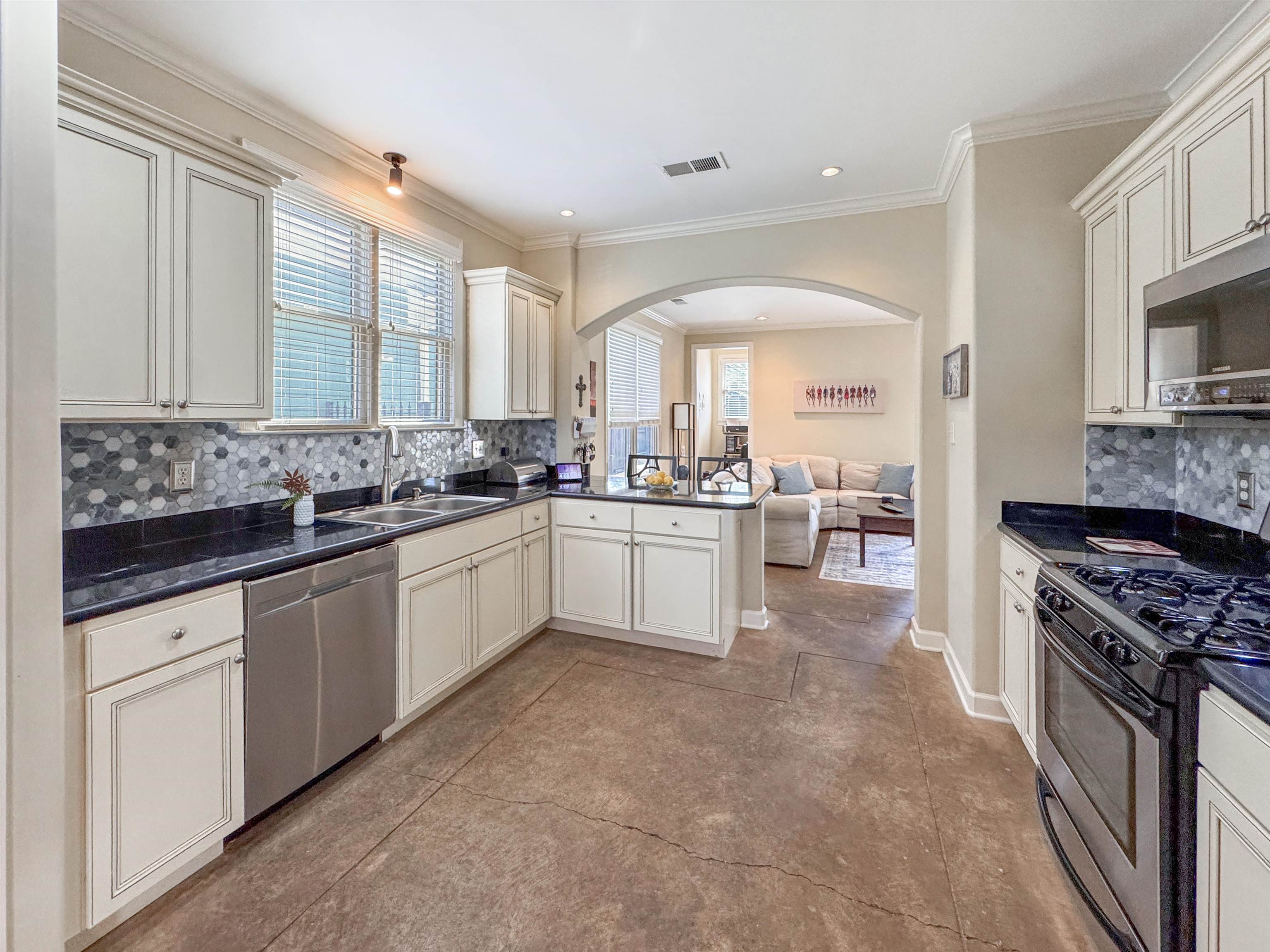 Memphis, Tennessee 38104, United States, 3 Bedrooms Bedrooms, ,3 BathroomsBathrooms,Residential,Active,100670