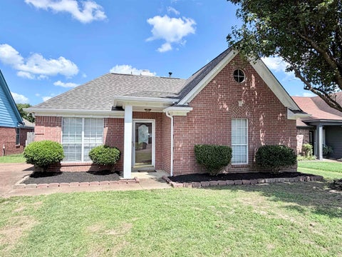 Photo of 3810 WALDEN MEADOW DR, Memphis, TN 38135 (MLS # 10224208)