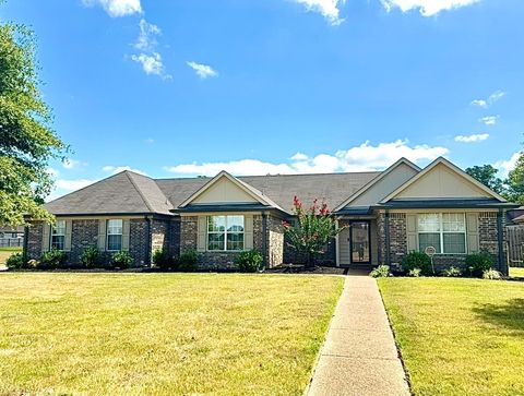 Photo of 2318 N FOREST HILL IRENE RD, Cordova, TN 38016 (MLS # 10208056)