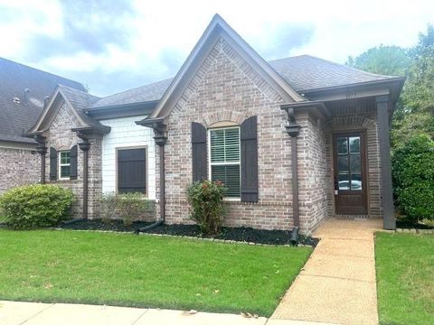 Photo of 1977 ROCHELLE LN, Cordova, TN 38016 (MLS # 10203382)