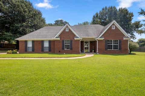 Photo of 105 COUNTRYWOOD LN LN S, Oakland, TN 38060 (MLS # 10227489)