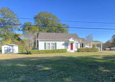 Photo of 240 S OAK ST, Adamsville, TN 38310 (MLS # 10209118)