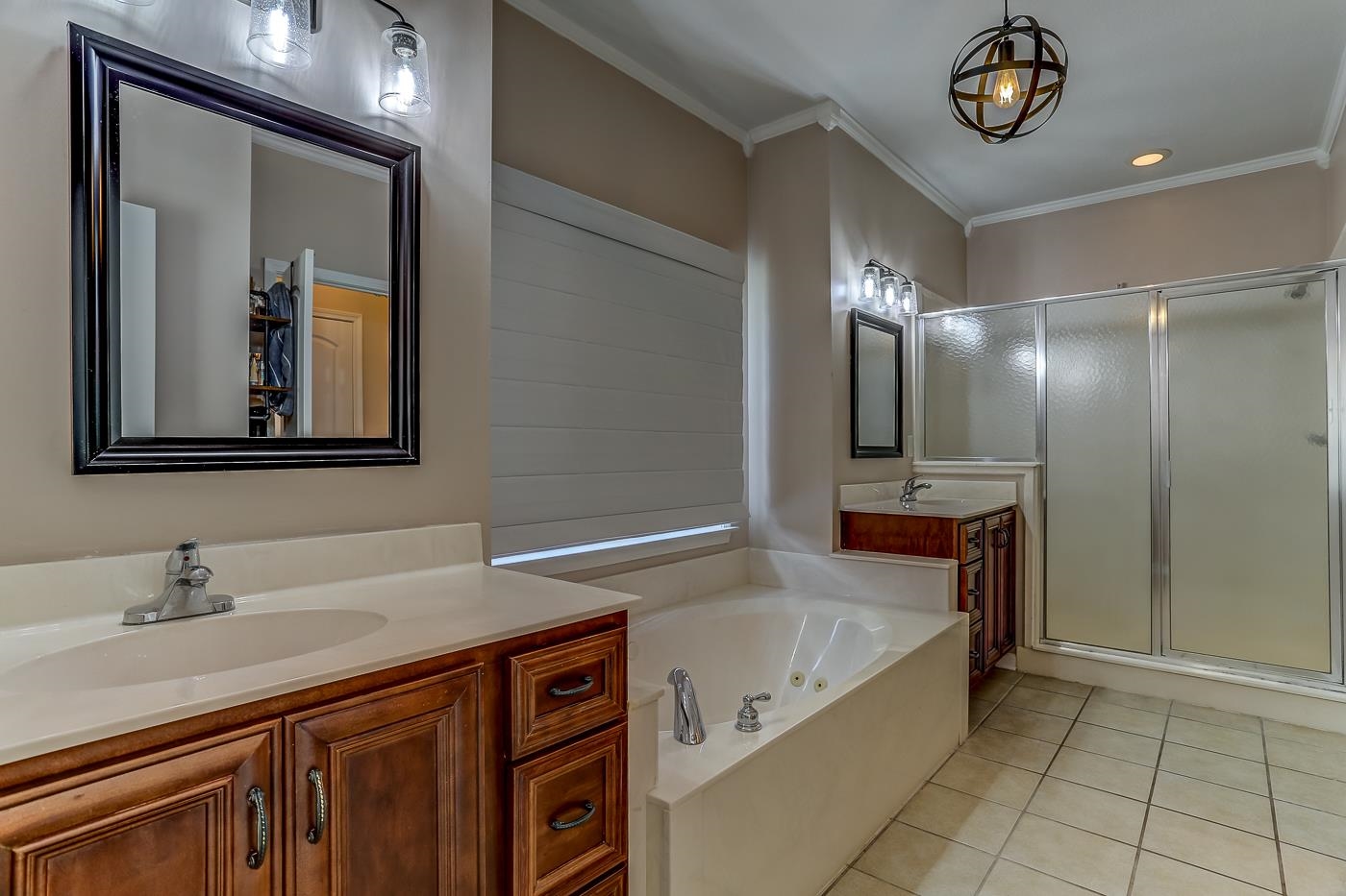 Covington, Tennessee 38019, United States, 5 Bedrooms Bedrooms, ,4 BathroomsBathrooms,Residential,Active,42699