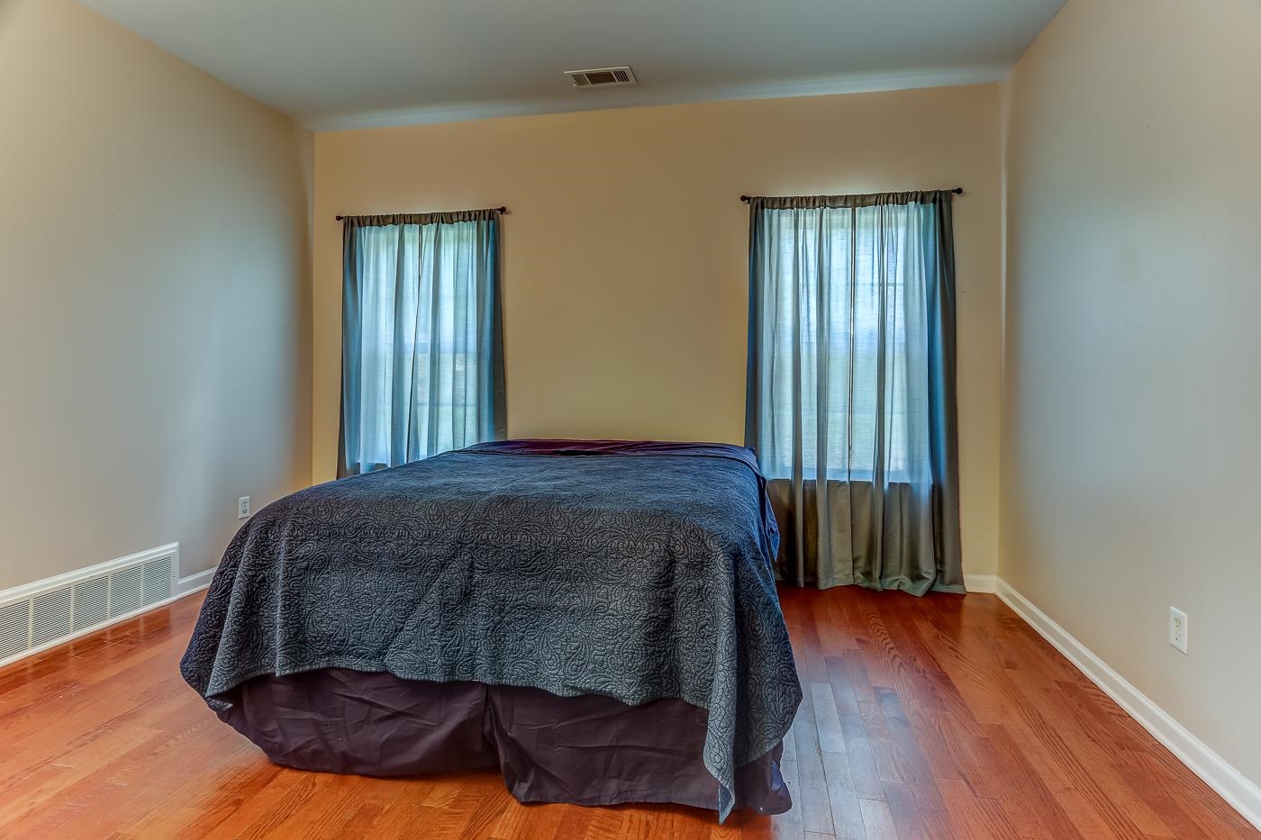 Covington, Tennessee 38019, United States, 5 Bedrooms Bedrooms, ,4 BathroomsBathrooms,Residential,Active,42699