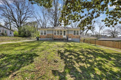 Photo of 4033 CLEARPOOL CIRCLE RD, Memphis, TN 38118 (MLS # 10217820)