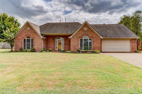 Photo of 615 JOCKEY CV, Collierville, TN 38017 (MLS # 10215070)