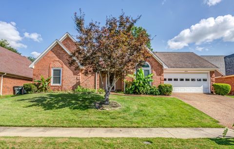 Photo of 8243 CRIMSON CREEK DR, Memphis, TN 38016 (MLS # 10216501)