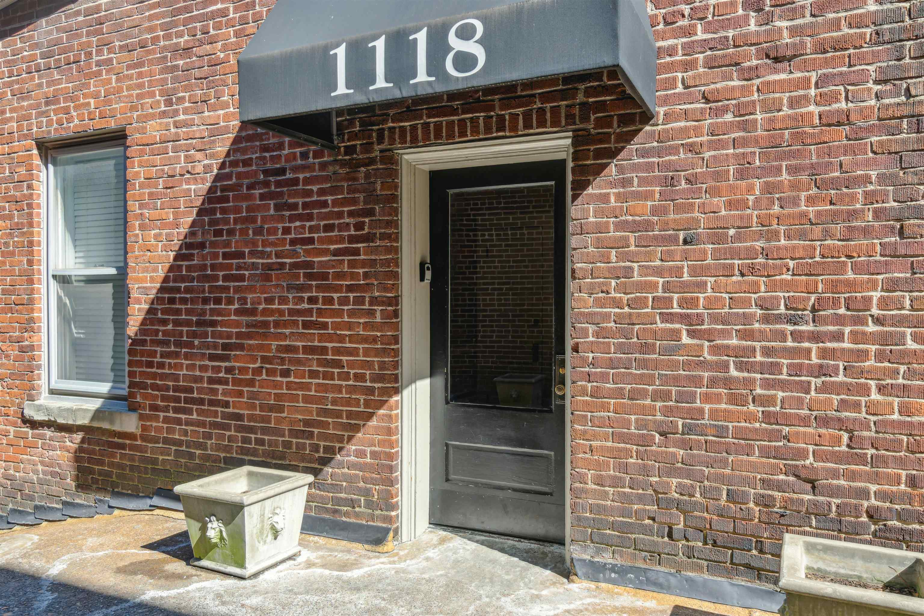 Memphis, Tennessee 38105, United States, 2 Bedrooms Bedrooms, ,1 BathroomBathrooms,Residential,Active,80541