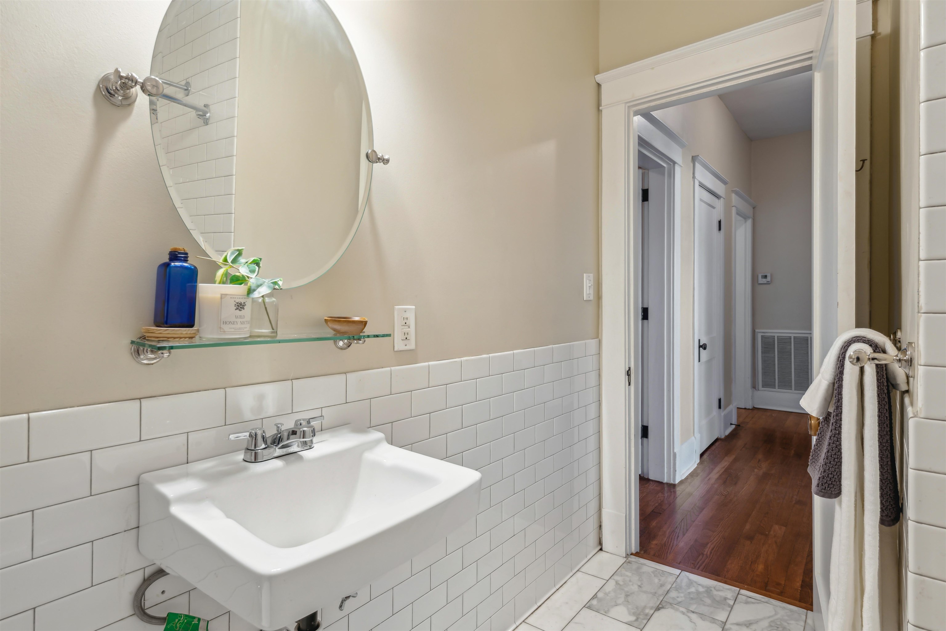 Memphis, Tennessee 38105, United States, 2 Bedrooms Bedrooms, ,1 BathroomBathrooms,Residential,Active,80541