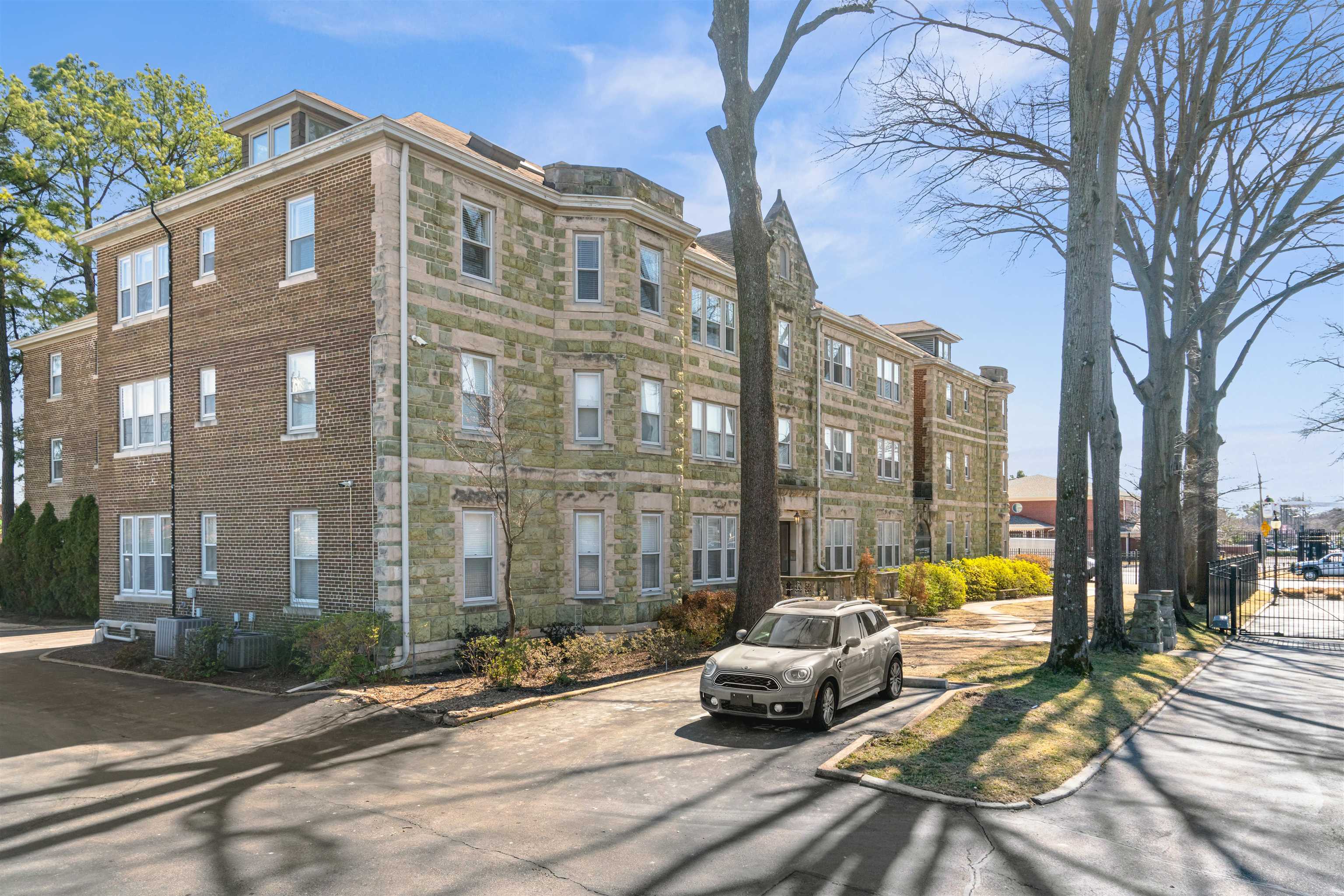 Memphis, Tennessee 38105, United States, 2 Bedrooms Bedrooms, ,1 BathroomBathrooms,Residential,Active,80541