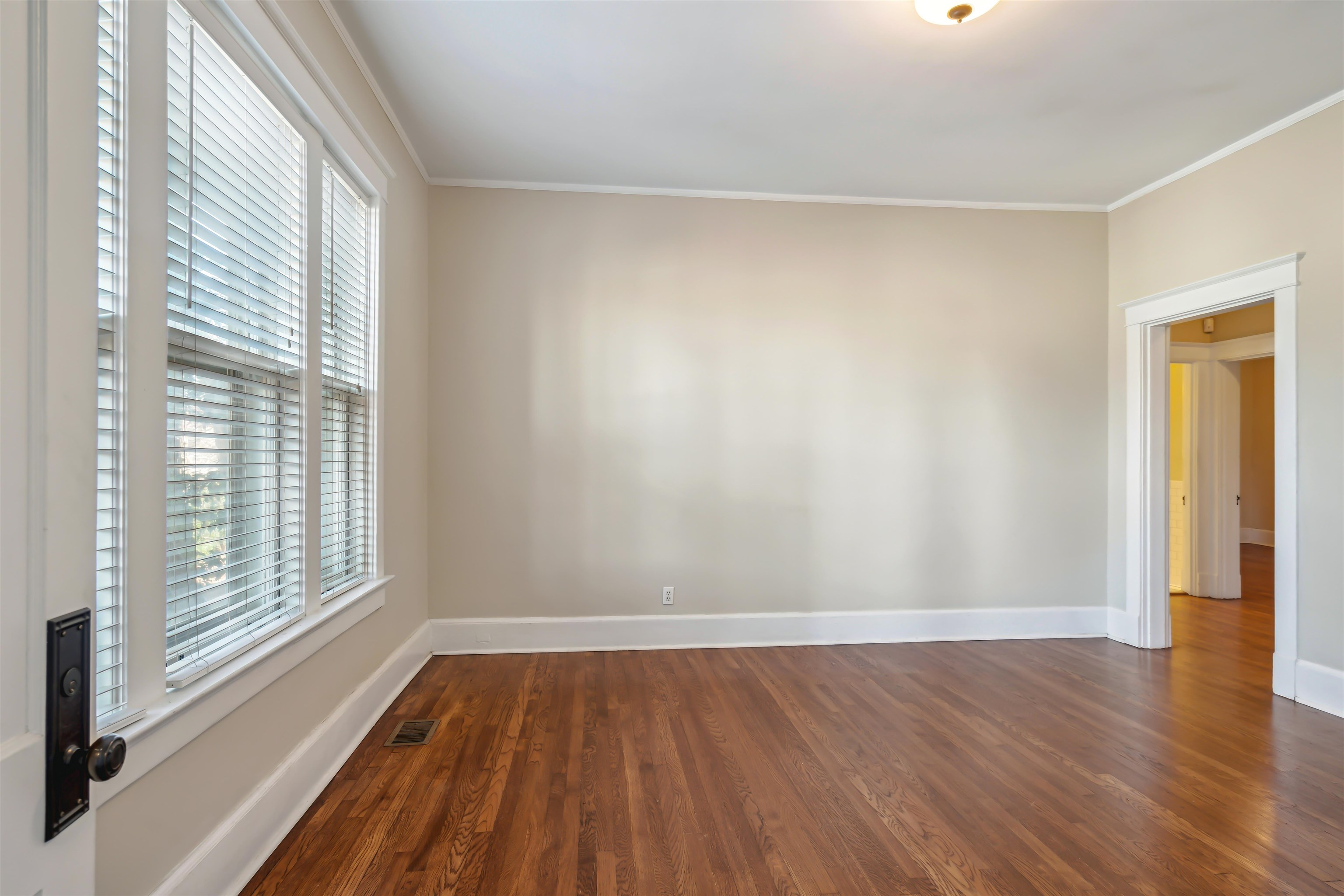 Memphis, Tennessee 38105, United States, 2 Bedrooms Bedrooms, ,1 BathroomBathrooms,Residential,Active,80541