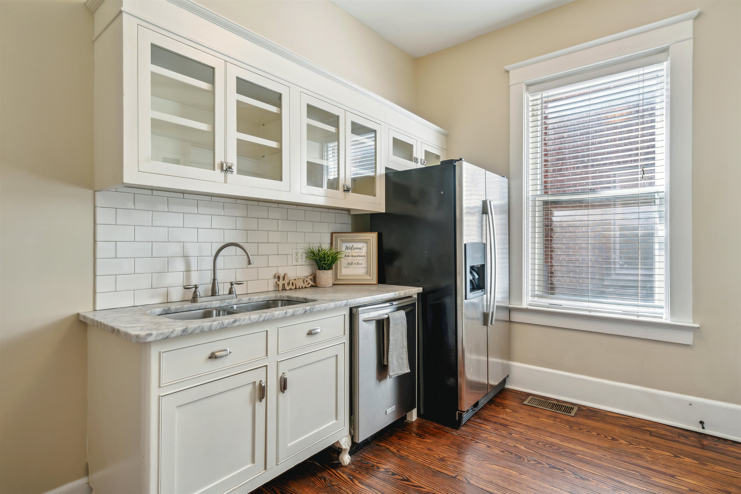 Memphis, Tennessee 38105, United States, 2 Bedrooms Bedrooms, ,1 BathroomBathrooms,Residential,Active,80541