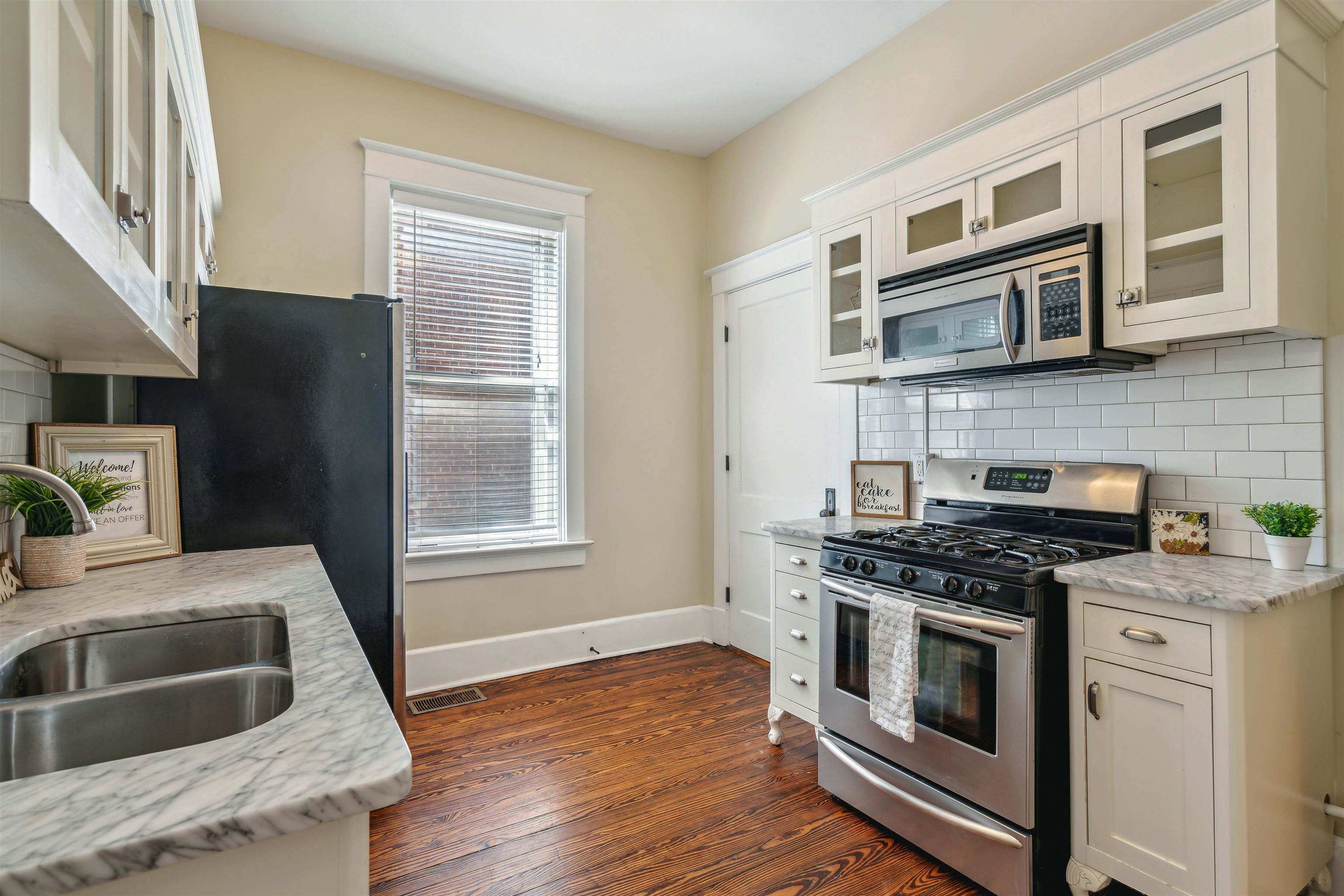 Memphis, Tennessee 38105, United States, 2 Bedrooms Bedrooms, ,1 BathroomBathrooms,Residential,Active,80541