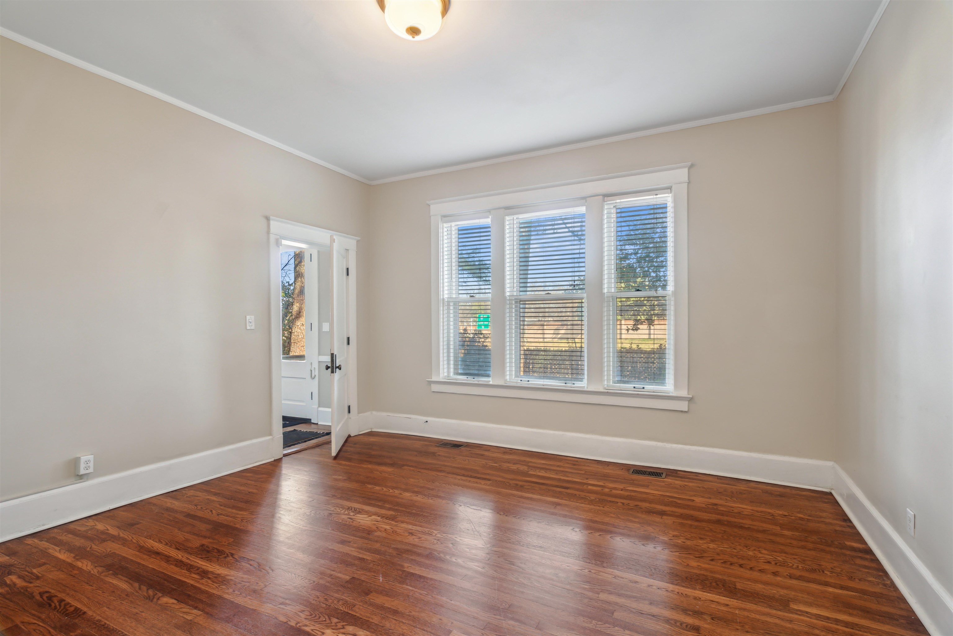 Memphis, Tennessee 38105, United States, 2 Bedrooms Bedrooms, ,1 BathroomBathrooms,Residential,Active,80541