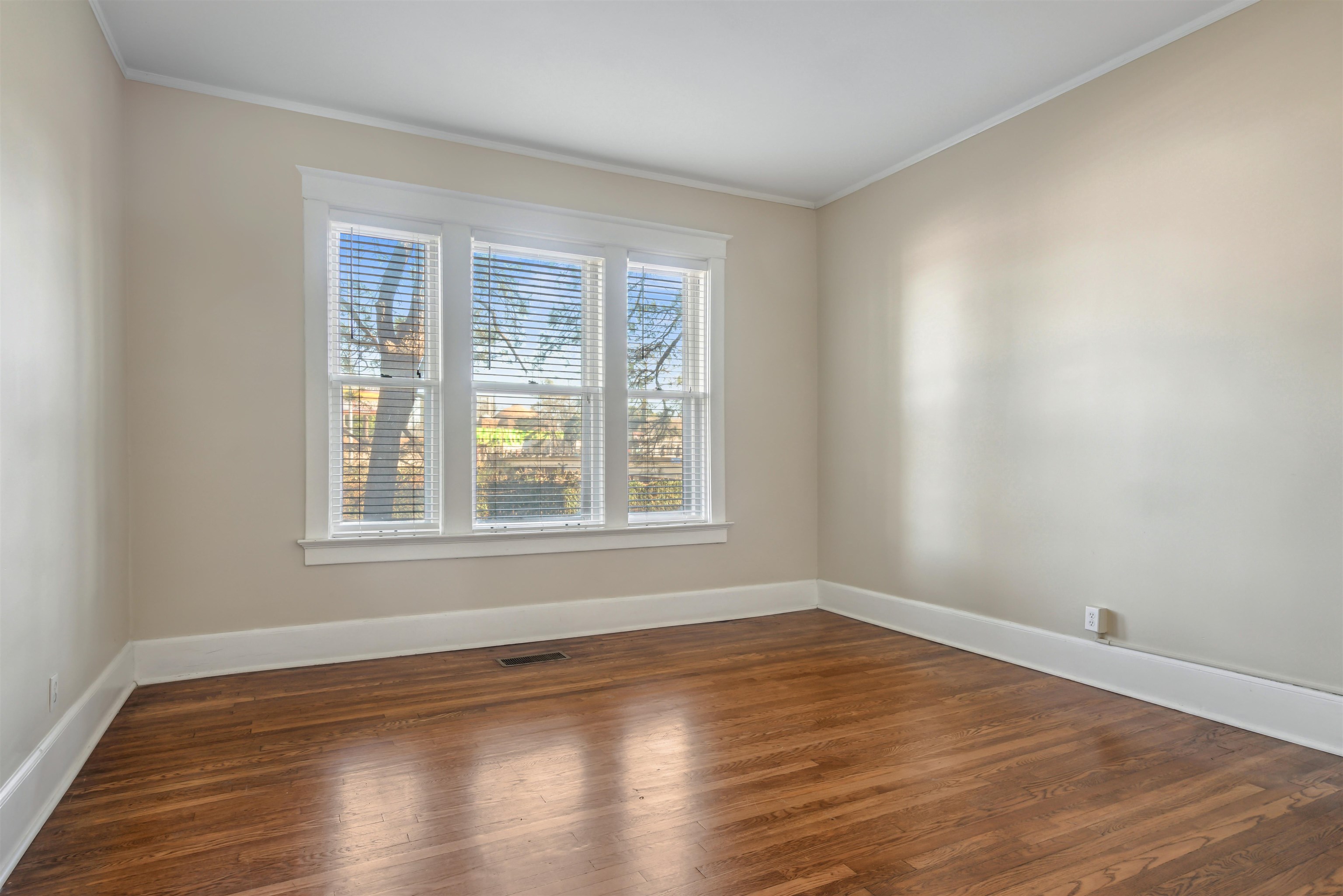 Memphis, Tennessee 38105, United States, 2 Bedrooms Bedrooms, ,1 BathroomBathrooms,Residential,Active,80541