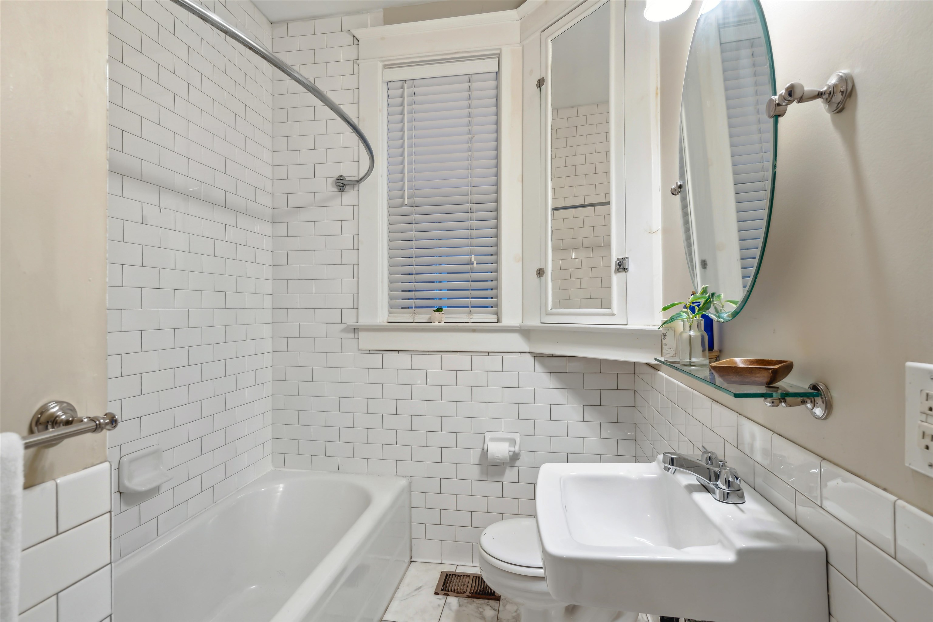 Memphis, Tennessee 38105, United States, 2 Bedrooms Bedrooms, ,1 BathroomBathrooms,Residential,Active,80541