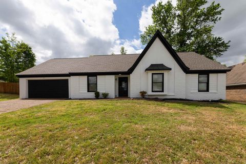 Photo of 7421 RICHMOND RD, Unincorporated, TN 38125 (MLS # 10220329)