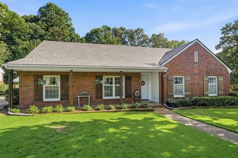 Photo of 7637 AKERSWOOD RD, Germantown, TN 38138 (MLS # 10226664)