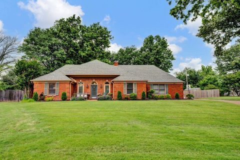 Single Family Residence in Memphis TN 8230 WEATHERWOOD LN.jpg