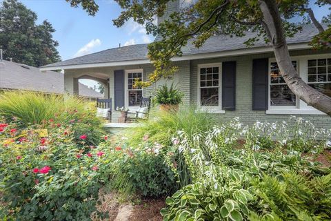 Photo of 1793 VINTON AVE, Memphis, TN 38104 (MLS # 10207305)