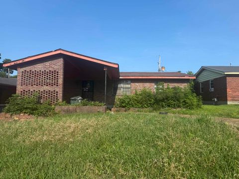 Photo of 2625 LAGENA ST, Memphis, TN 38106 (MLS # 10224806)