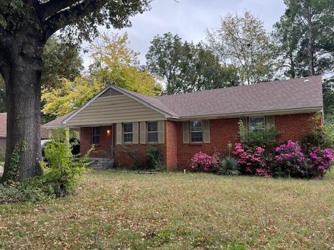 Photo of 1961 CROYDON AVE, Memphis, TN 38116 (MLS # 10209341)