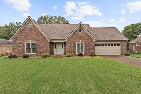 Photo of 873 LANCELOT LN, Collierville, TN 38017 (MLS # 10227300)