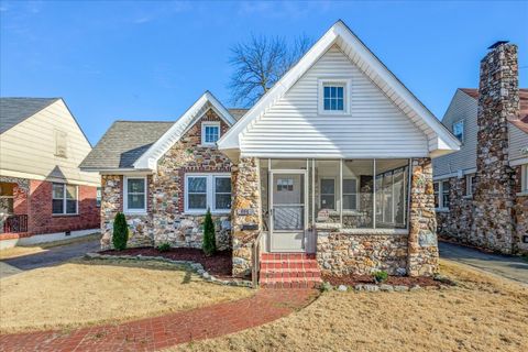 Photo of 894 N IDLEWILD ST, Memphis, TN 38107 (MLS # 10212050)