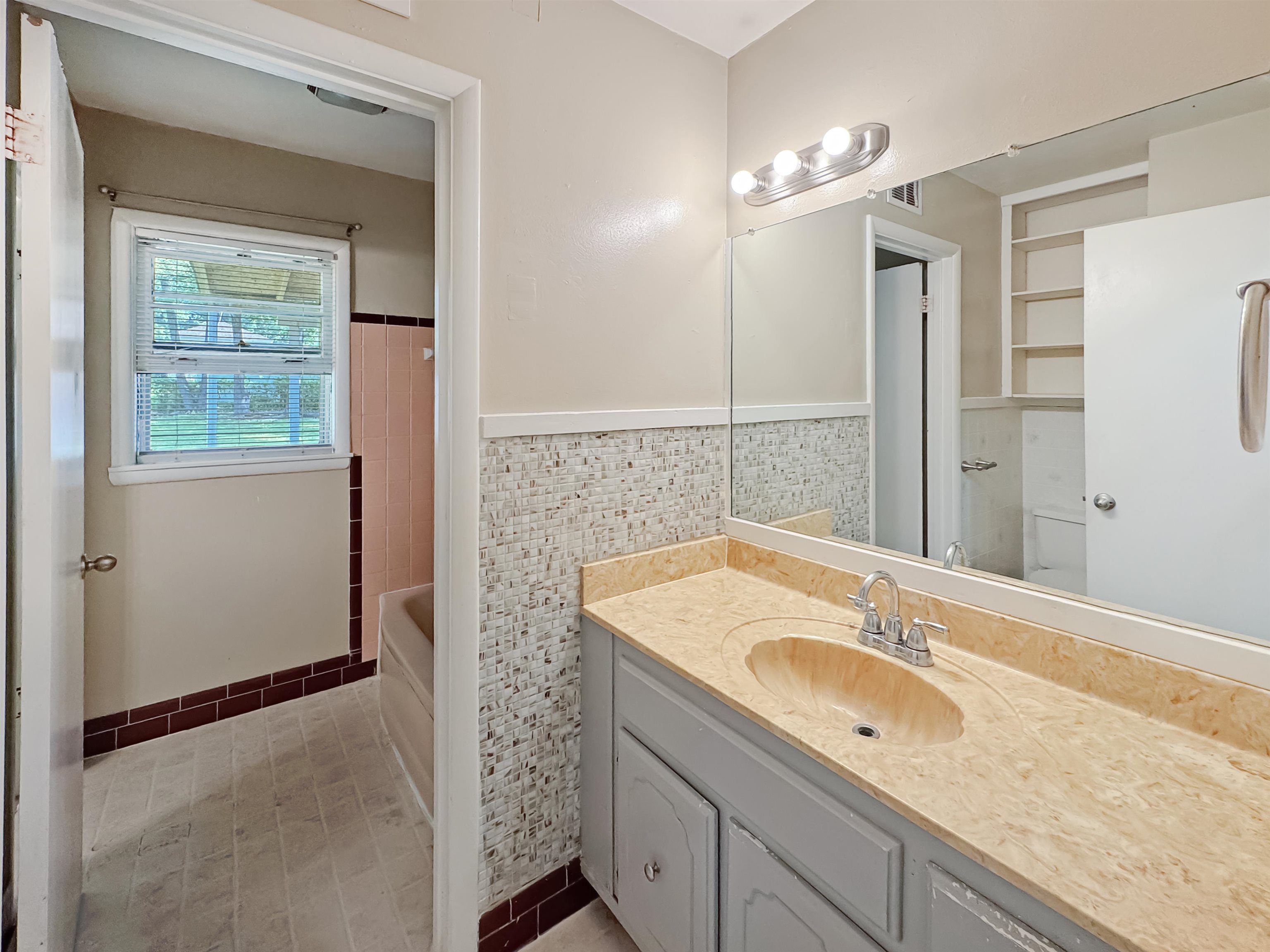 Memphis, Tennessee 38128, United States, 4 Bedrooms Bedrooms, ,2 BathroomsBathrooms,Residential,Pending,143987