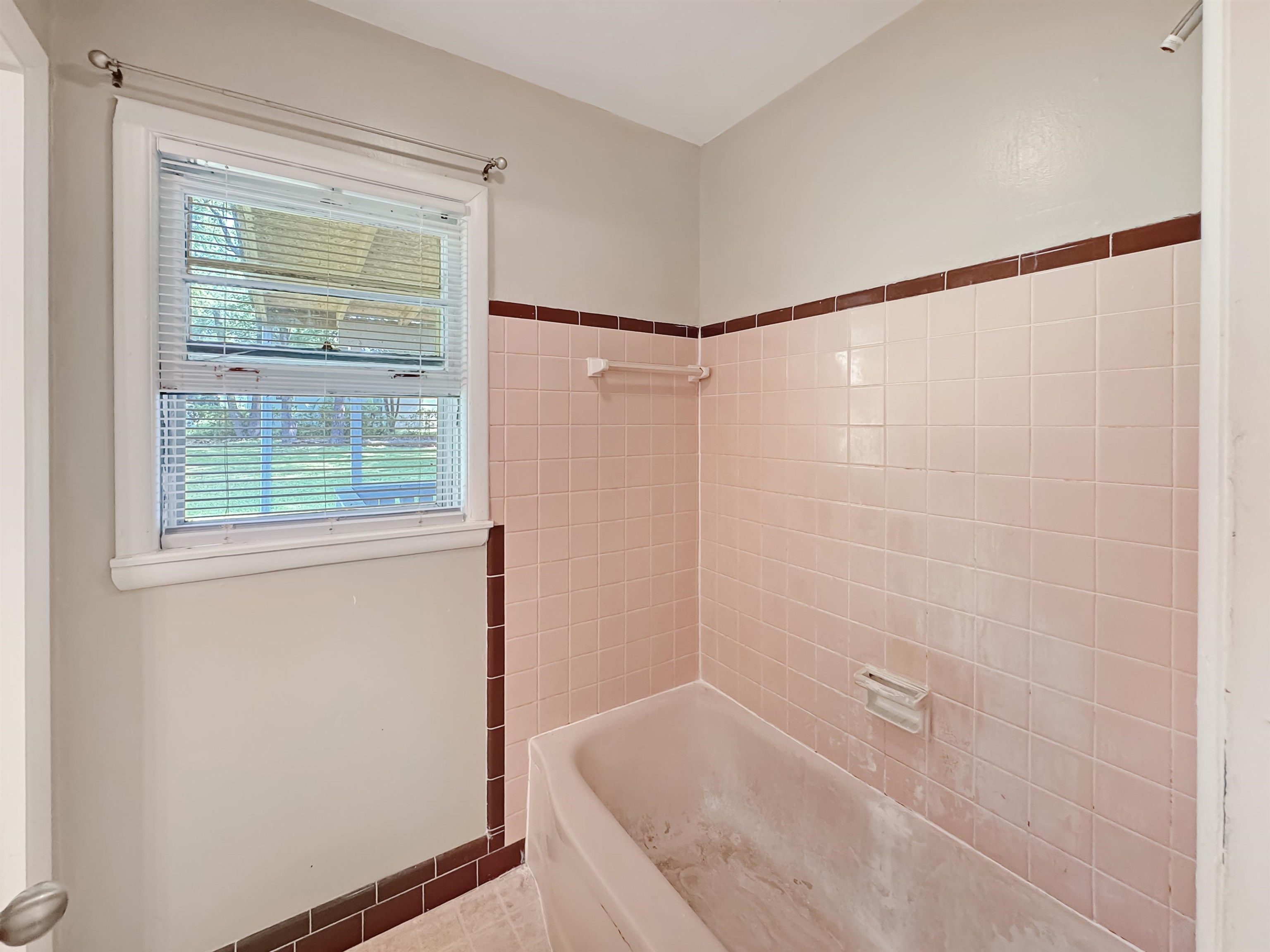 Memphis, Tennessee 38128, United States, 4 Bedrooms Bedrooms, ,2 BathroomsBathrooms,Residential,Pending,143987