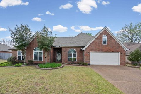 Photo of 1301 WOLF LAIR DR, Collierville, TN 38017 (MLS # 10219110)