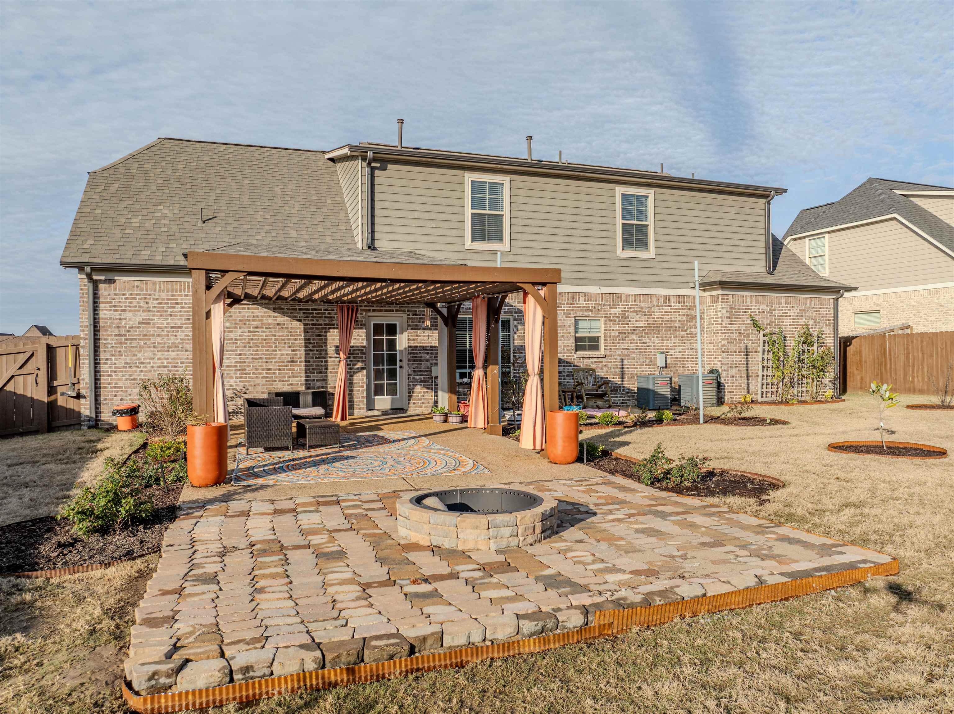 Unincorporated, Tennessee 38125, United States, 5 Bedrooms Bedrooms, ,2 BathroomsBathrooms,Residential,Active,252484