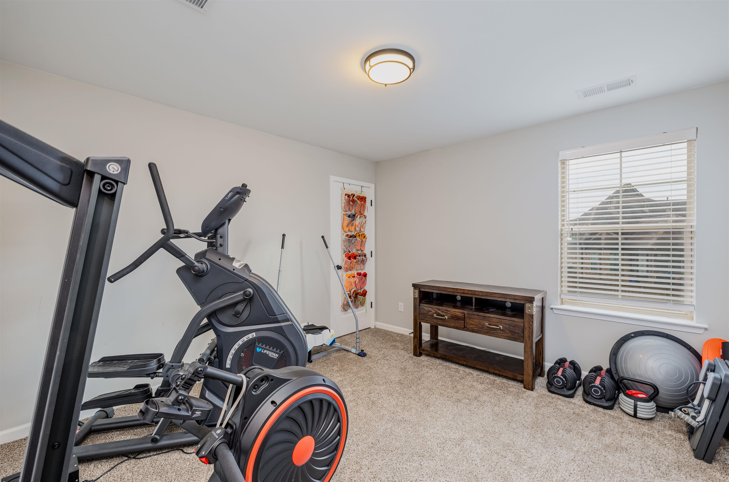 Unincorporated, Tennessee 38125, United States, 5 Bedrooms Bedrooms, ,2 BathroomsBathrooms,Residential,Active,252484