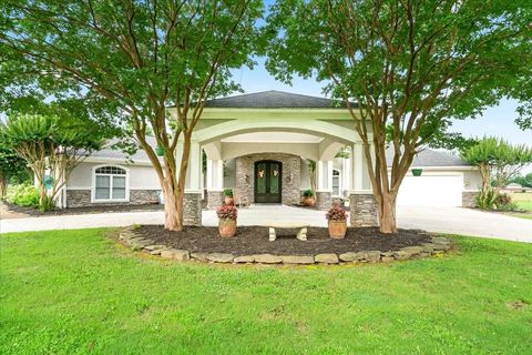 Photo of 700 KEOUGH DR, Piperton, TN 38017 (MLS # 10216789)