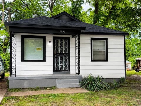 Photo of 2292 REDWOOD AVE, Memphis, TN 38108 (MLS # 10220767)