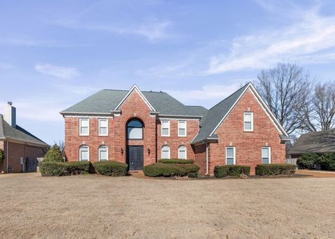 Photo of 626 BROOKMERE DR, Collierville, TN 38017 (MLS # 10213700)