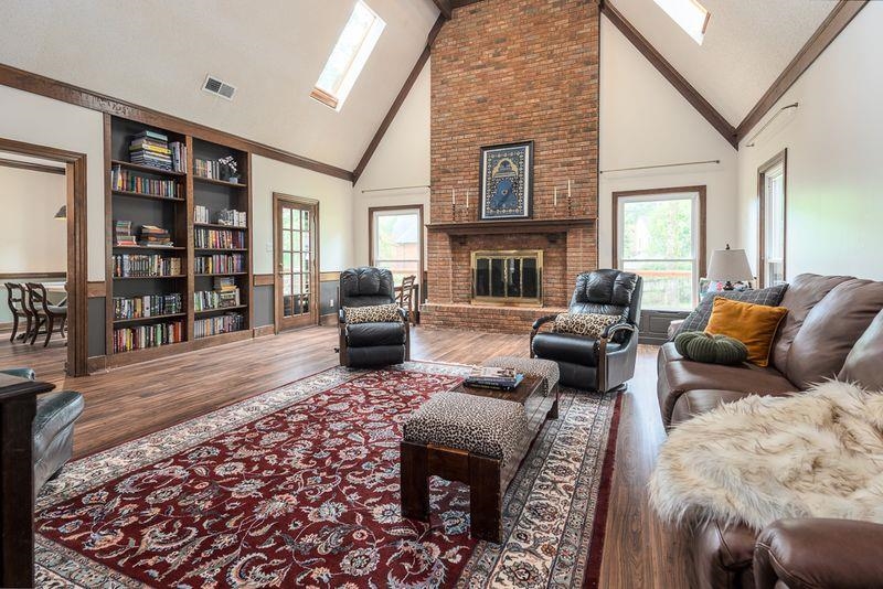 8359 WILLOW OAK RD