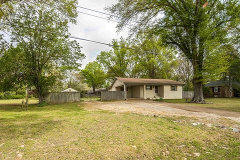 Photo of 95 HILL DR, Somerville, TN 38068 (MLS # 10218541)