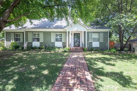Photo of 4124 HEDGE HILLS AVE, Memphis, TN 38117 (MLS # 10224562)