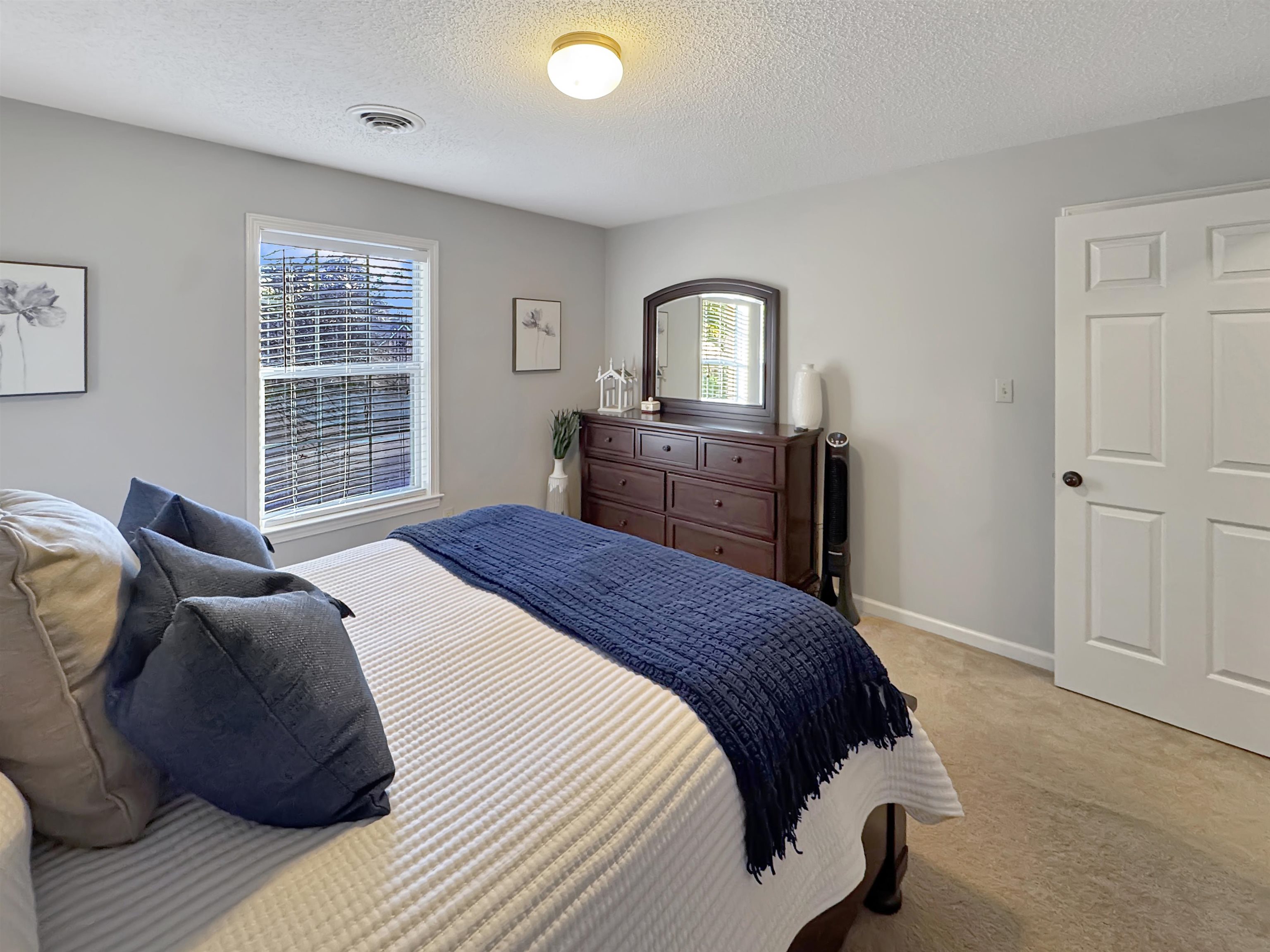 Collierville, Tennessee 38017, United States, 3 Bedrooms Bedrooms, ,2 BathroomsBathrooms,Residential,Active,242722