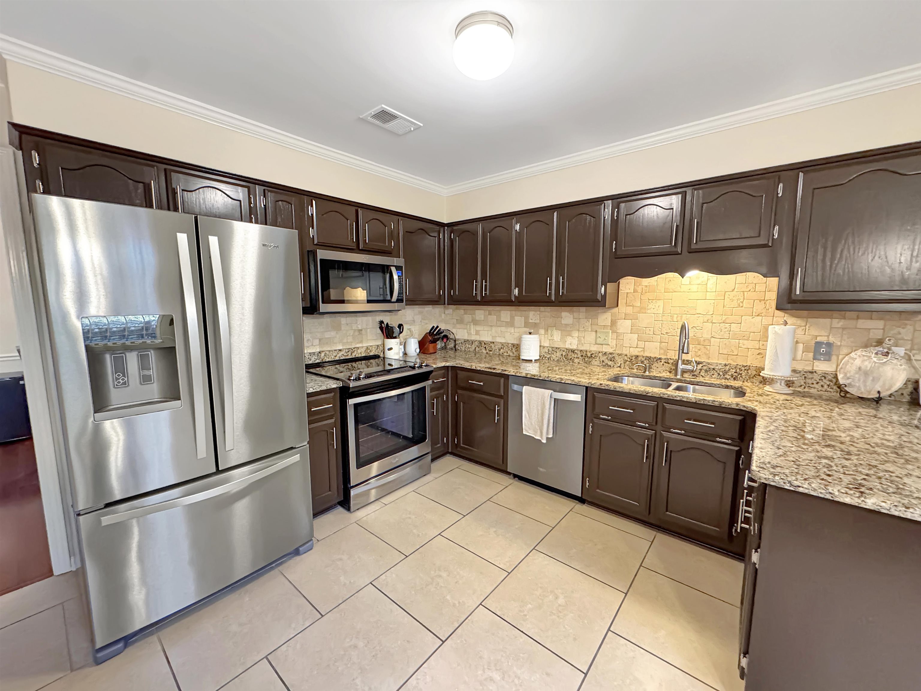 Collierville, Tennessee 38017, United States, 3 Bedrooms Bedrooms, ,2 BathroomsBathrooms,Residential,Active,242722