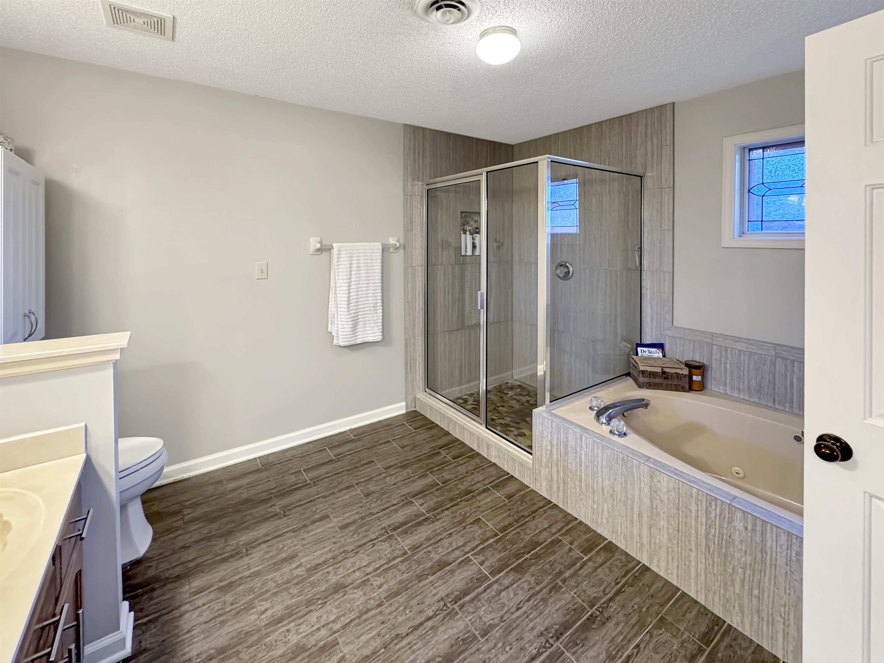 Collierville, Tennessee 38017, United States, 3 Bedrooms Bedrooms, ,2 BathroomsBathrooms,Residential,Active,242722