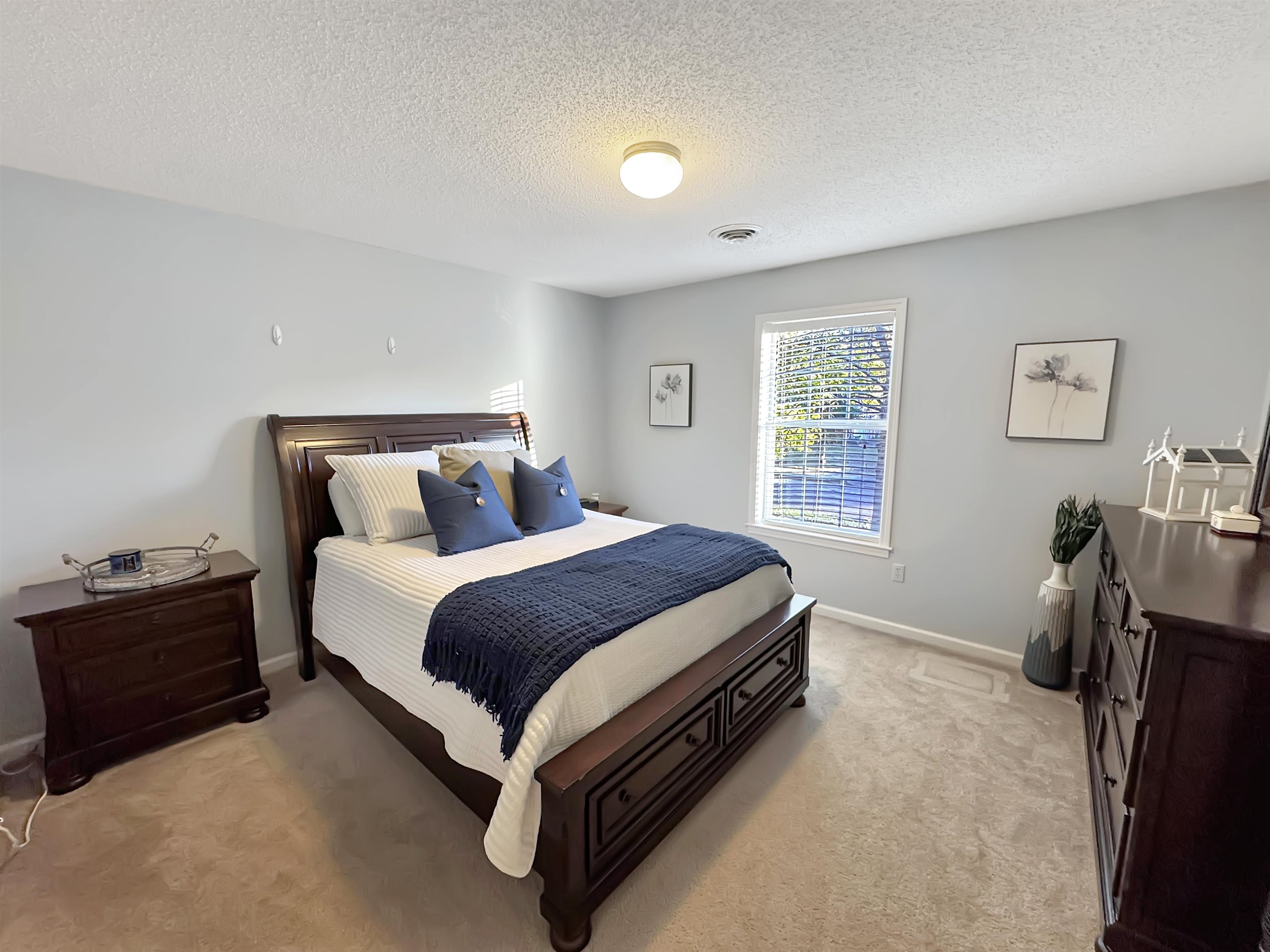 Collierville, Tennessee 38017, United States, 3 Bedrooms Bedrooms, ,2 BathroomsBathrooms,Residential,Active,242722