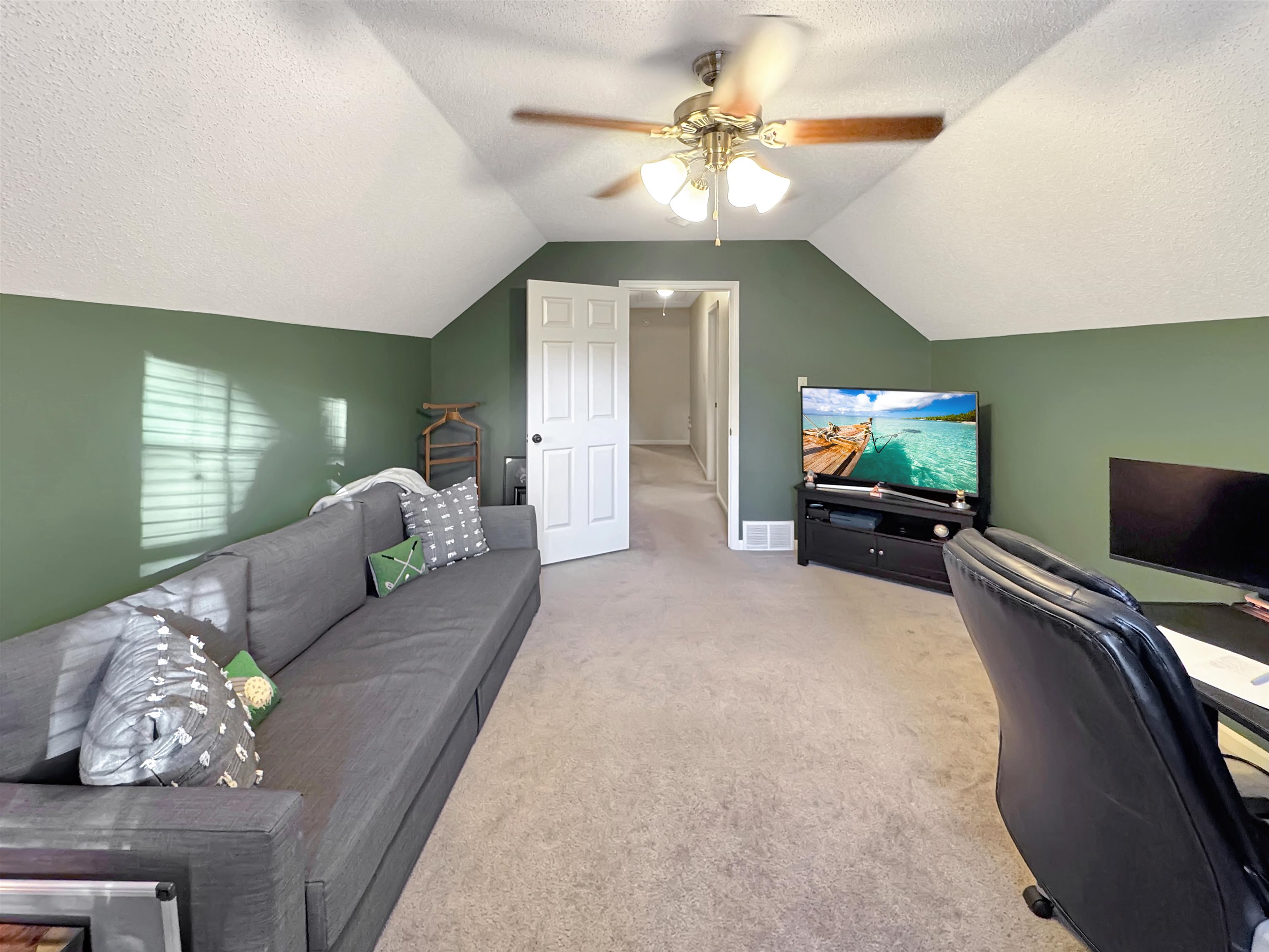 Collierville, Tennessee 38017, United States, 3 Bedrooms Bedrooms, ,2 BathroomsBathrooms,Residential,Active,242722