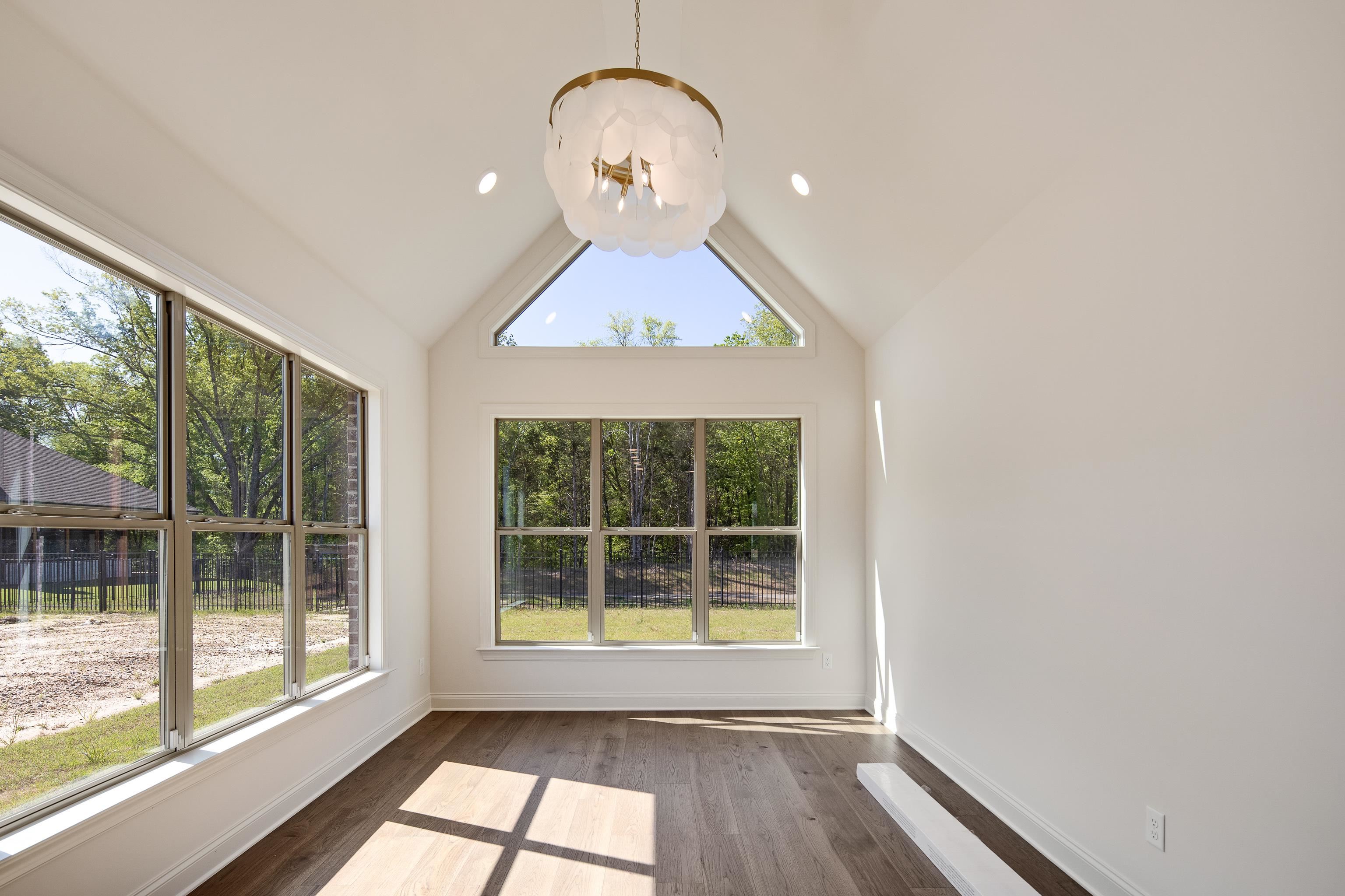 Arlington, Tennessee 38002, United States, 5 Bedrooms Bedrooms, ,3 BathroomsBathrooms,Residential,Active,48570