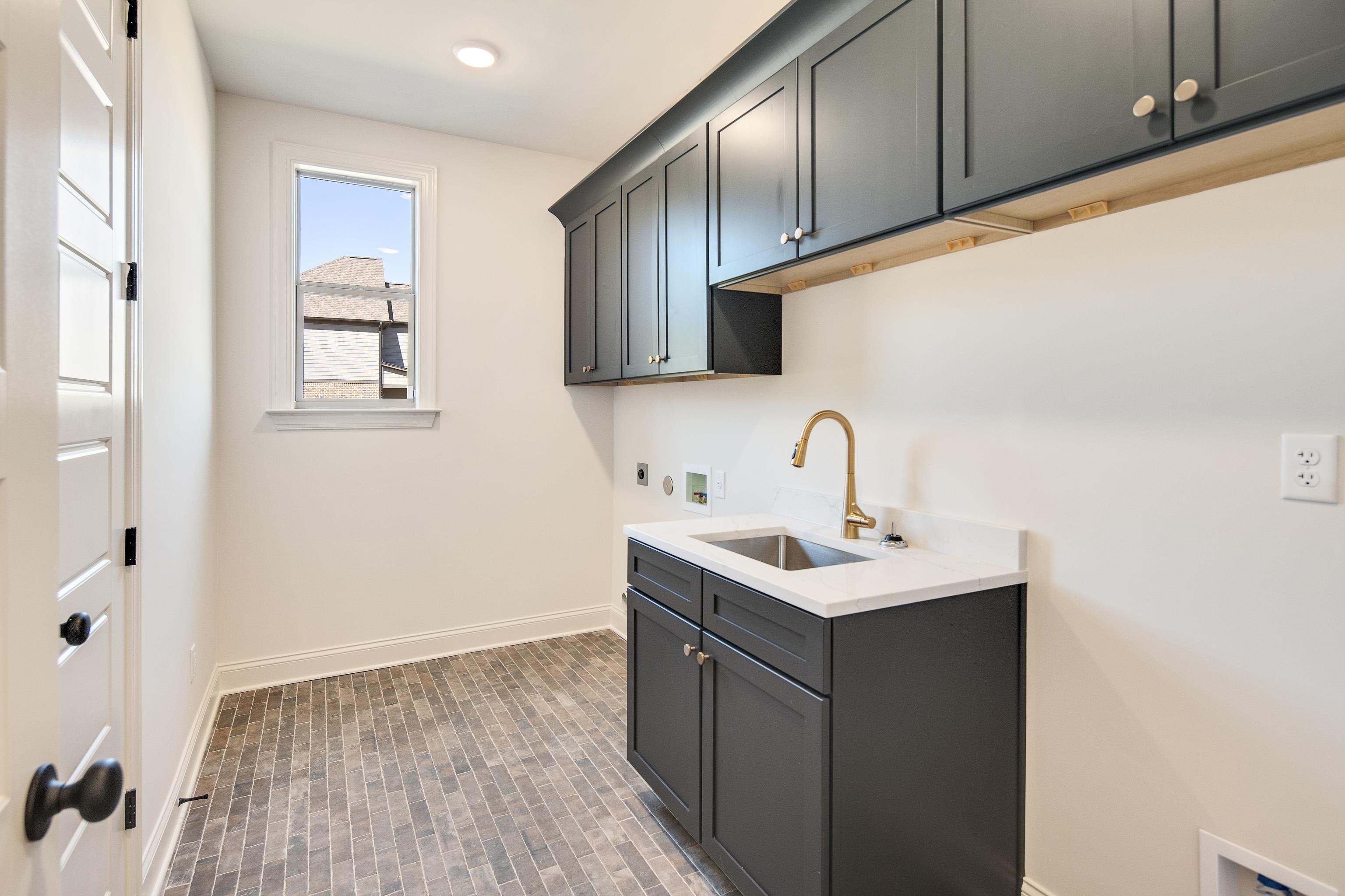 Arlington, Tennessee 38002, United States, 5 Bedrooms Bedrooms, ,3 BathroomsBathrooms,Residential,Active,48570