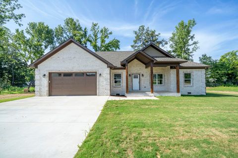 Photo of 225 CHARIOT LN, Savannah, TN 38372 (MLS # 10223137)