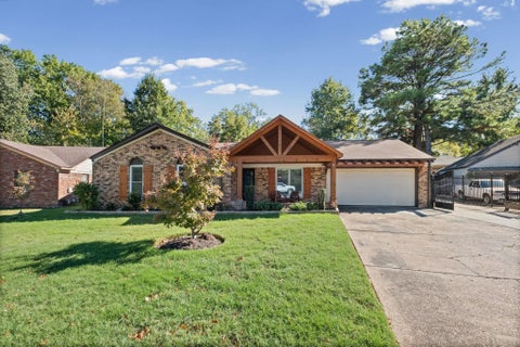 Photo of 6073 ELK GROVE DR, Memphis, TN 38115 (MLS # 10233151)